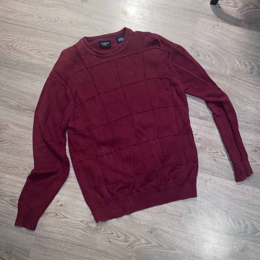 MEN’S maroon over sweater